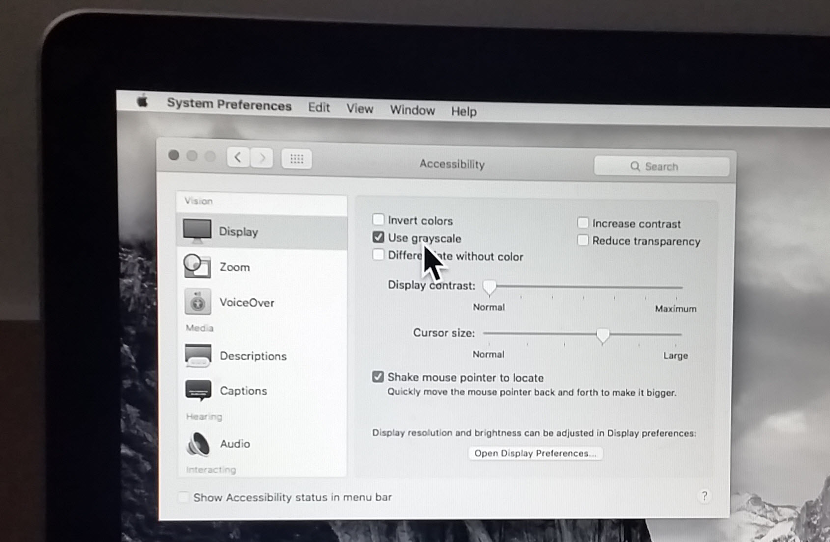 Use Grayscale Mode on Mac OS X El Capitan