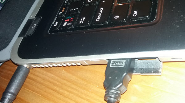 how to connect laptop to projector using hdmi cable